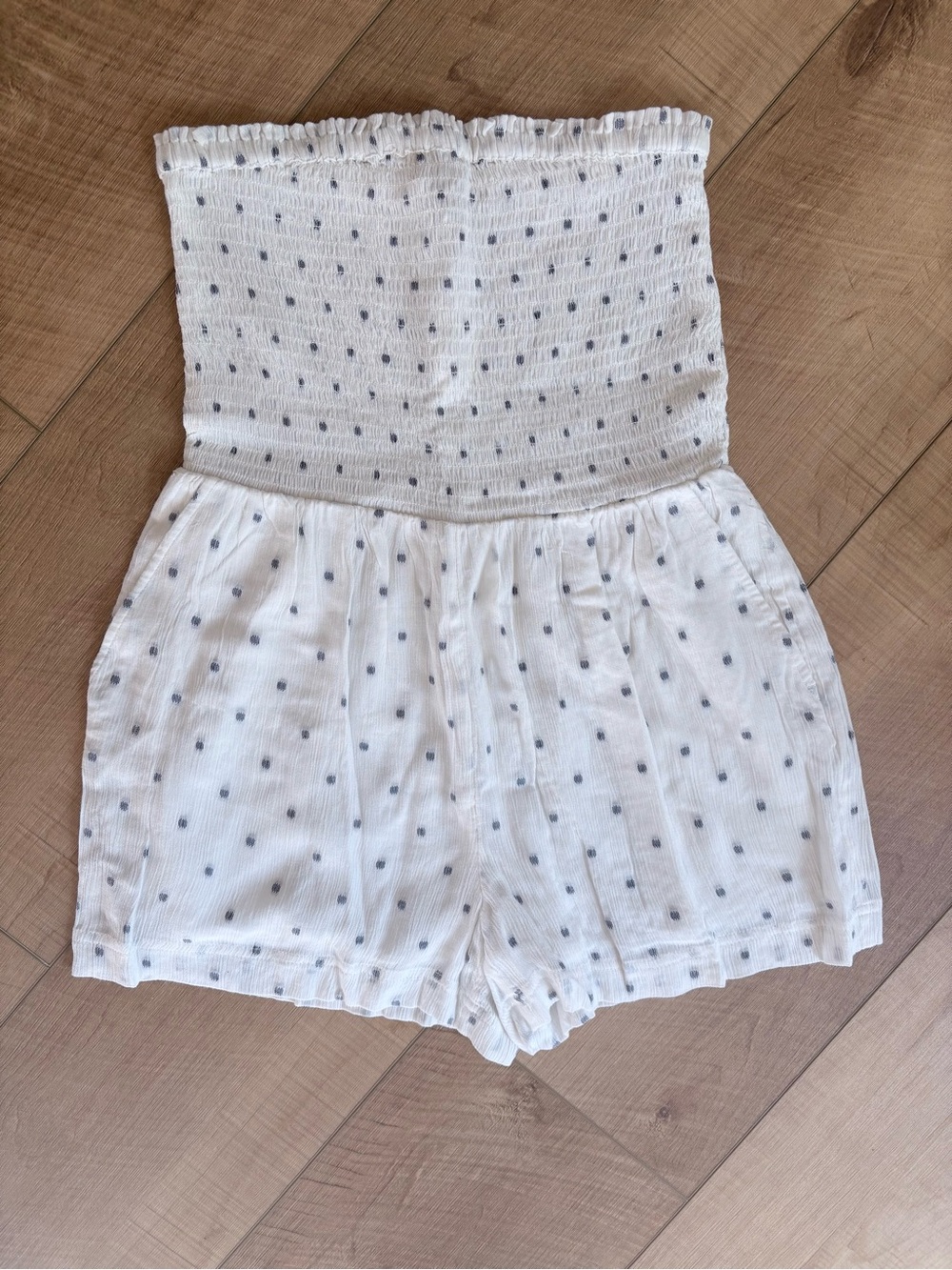 NEW! LOFT BEACH Coastal Strapless Smocked Romper with Navy Dot Detail. Size S